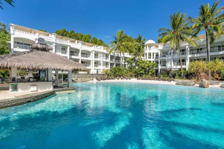 Elysium Private Apartments at Beach Club & Spa