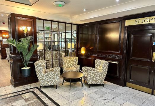 햄스테드 브리타니아 호텔의 레스토랑 또는 라운지