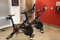 Hampton Inn by Hilton Calgary Airport North - gimnasio