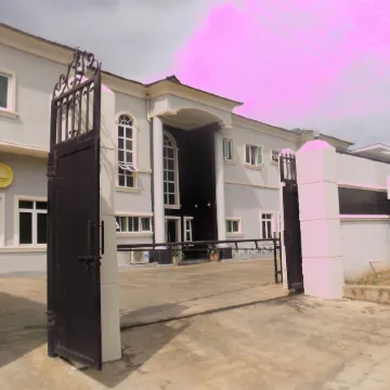 Moongate Hotel and Suites