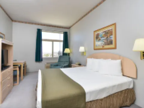 Econo Lodge Inn & Suites Hotels in Jackpot