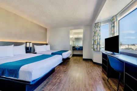 Motel 6 Anaheim, CA - Fullerton East Отели в г. Плацентиа
