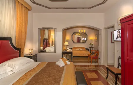 Lucca in Azzurro Maison de Charme Отели рядом с достопримечательностью «Базилика Сан-Микеле-ин-Форо»