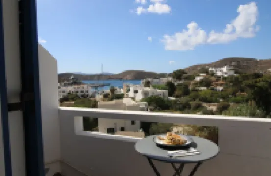 Armadoros Hotel / Ios Backpackers