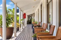 Coast Motel and Apartments - Parkplatz