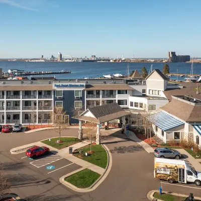 Park Point Marina Inn Hotels near Hillside Sport Court Park