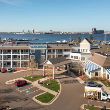 Park Point Marina Inn