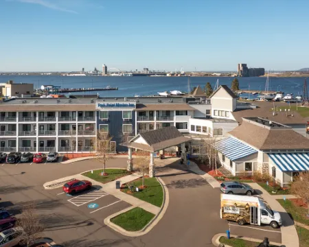 Park Point Marina Inn Hotels in Duluth