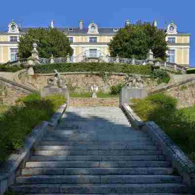 Château Colbert Hotel Exterior