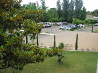 Le Renaissance - Parking