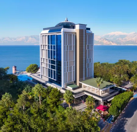 Delta Hotels Antalya Lara Отели рядом с достопримечательностью «Lara Beach»