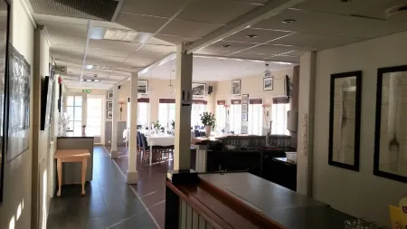 Tingvoll Fjordhotell Отели в г. Ангвик