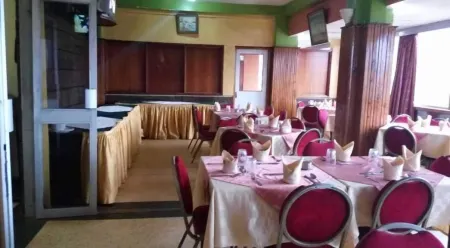 Batian Grand Hotel Отели в г. Гатиту