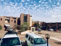 Desert Cave Hotel - parking