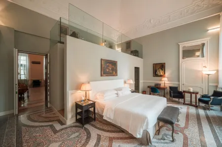 Royal Palace Hotel Отели рядом с достопримечательностью «Santa Maria di Piazza»