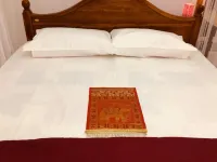 ザ トロピ ホーム ステイ エンベッカ・デワラヤ周辺のホテル