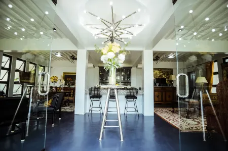 Zeller Court Apartelle Отели в г. Роксас Сити