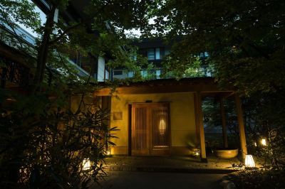 施設外観 扉温泉明神館の写真