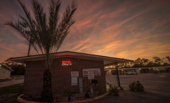 Deluxe Inn
