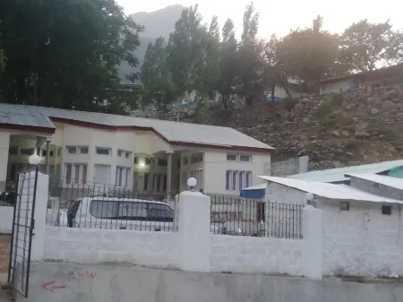 Royal Cottage Hotel & Restaurant