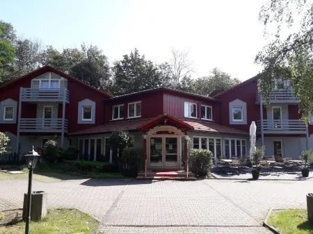 Hotel Rosengarten Leipzig-Naunhof Отели в г. Гроспёсна