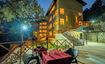 Resorts by the Baagh Bhimtal