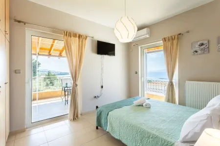 Verga Beachside Getaway with Panoramic Seaviews