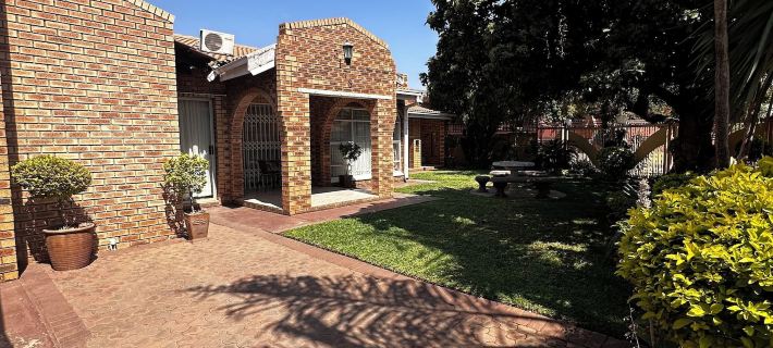 Mosele wa Pula guesthouse Отели в г. Рустенбург