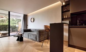 Cama Luxury Suites Kavouri