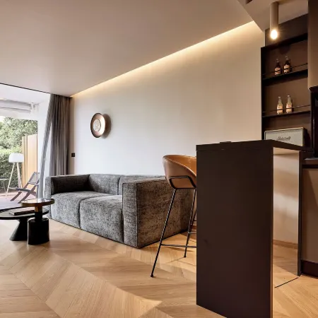 Cama Luxury Suites Kavouri Отели рядом с достопримечательностью «Пляж Астир»
