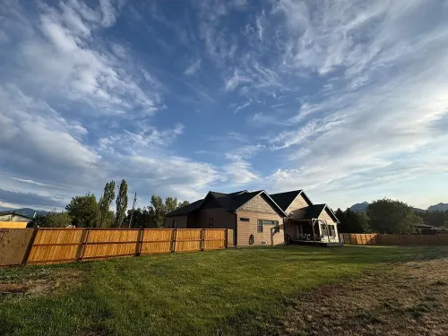 New home, close to skiing, hunting, rodeos, hiking. Fenced yard, pet friendly.