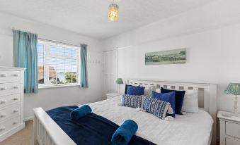 Ruby Cottage - Beachside Cottage with Views