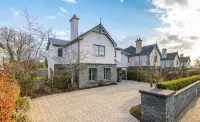 Spacious Home to Sleep 6 Just a Short Stroll From Kenmare