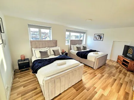 Spacious Haven with Free Parking Отели рядом с достопримечательностью «Burnside Blairbeth Church»