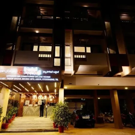 New Hotel Suhail Отели рядом с достопримечательностью «Район Нампалли»