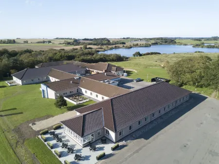 Hotel Højbysø Отели в г. Farevejle