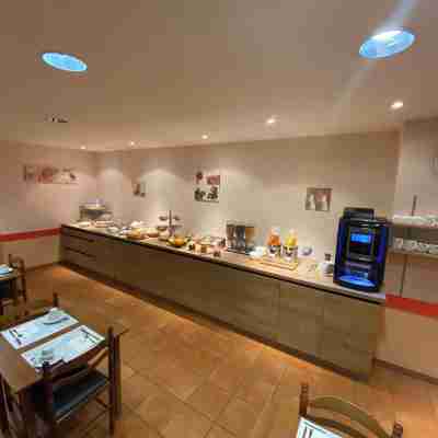 Nouvel Hotel Dining/Meeting Rooms