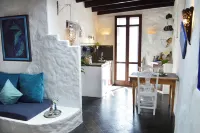 Stylish Getaway with Secluded Patio in Lava Finca