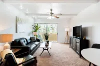 Walk 2 Old Town - Pool View Fashion Square