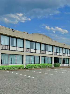 Residence & Conference Centre - Sarnia Hotels in Point Edward