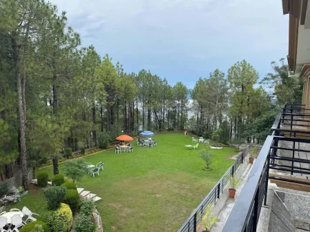 Insignia Resort Отели в г. Gharial Camp