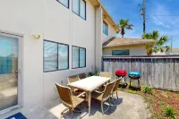 Beachfront townhome w/ on-site beach access, heated pool, patio, grill, AC, W/D