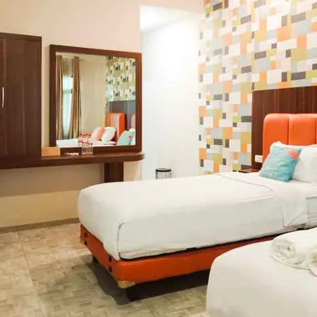 Sans Hotel Grand Jitra Syariah Bengkulu Отели в г. Бенгкулу