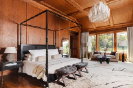 Private 37 Acre Lake Estate on 164 Acres - 11 BR