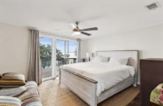 Lone Star Lake Cottage, SUNSET VIEWS, NEW deck/boat dock/putting green