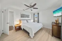 2 Bed Dog Friendly House in Laguna Beach by Thomas Donut & Carousel w/ Golf Cart