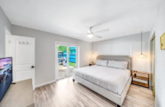 Heated Pool! Close to Beach & Shops!