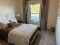 Desert Whisper 3-Bedroom Home with Xfinity Cable and WiFi, AC, EV Charger