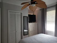 Cooper Flats-Upstairs - 2 Blocks to the Beach & to Downtown FB, Extraordinary!