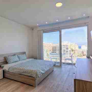 Seafront Penthouse Triplex- Roof Terrace & Hot Tub Rooms